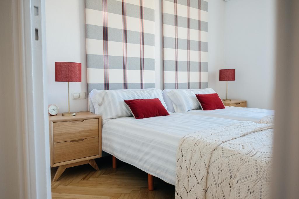 Pangsapuri 300 m² dengan 5 bilik tidur dan 4 bilik mandi peribadi di Salamanca Madrid Luaran gambar